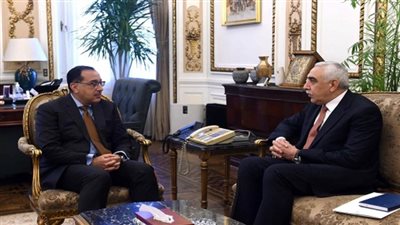 رئيس الوزراء يلتقى سفير العراق في مصر(صور)