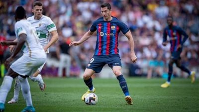 ليفاندوفسكي يقود تشكيل برشلونة أمام بيتيس في نصف نهائي السوبر الإسباني