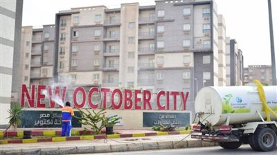 حملة نظافة موسعة وأخرى لتنفيذ قرارات غلق وتشميع لأنشطة مخالفة بمدينة أكتوبر الجديدة (صور)