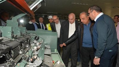 وزير قطاع الأعمال العام في جولة تفقدية موسعة بشركة غزل المحلة (صور)