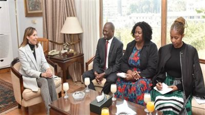 وزيرة الثقافة تلتقي وفد من جنوب إفريقيا للاتفاق على فاعليات 