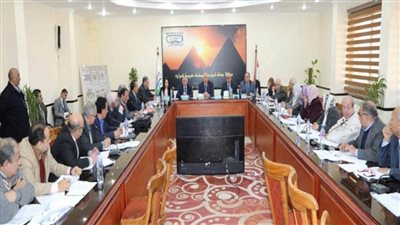 وزير الزراعة يترأس اجتماع لجنة المخصبات الزراعية (صور)