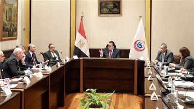 وزير الصحة يجتمع باللجنة الاستشارية العليا لطب الأسنان لوضع أُُُطر وآليات العمل خلال الفترة المقبلة