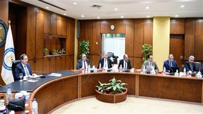 وزير البترول يرأس اجتماع اللجنة العليا لقطاع البترول لمتابعة تنفيذ مشروعات التكرير (صور)