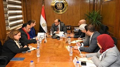 وزير التجارة يبحث مع ممثلي مجموعة البنك الدولي بالقاهرة الأطر العامة للاستراتيجية الوطنية لتطوير الصناعة المصرية