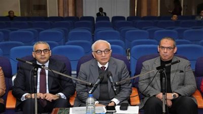 وزير التعليم يجتمع مع مديري المديريات عبر الفيديو كونفرانس (صور)