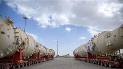 اقتصادية قناة السويس: وصول أبراج تقطير للغاز لميناء الأدبية لنقلهم لمجمع غازات الصحراء الغربية (صور)