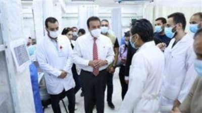 وزير الصحة والسكان يفاجئ مستشفيات الجيزة ويقرر صرف مكافأة مالية لهؤلاء