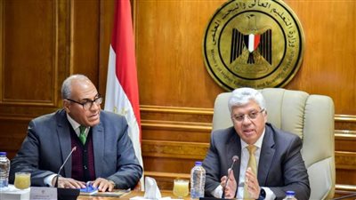 وزير التعليم العالي ورئيس الهيئة العربية للتصنيع يناقشان آليات تصنيع أول سيارة كهربائية مصرية