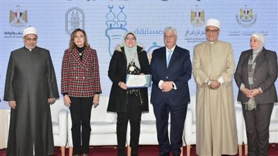 وزيرا الثقافة والتعليم العالي ورئيس مجمع البحوث الإسلامية نائبا عن شيخ الأزهر يسلمون جوائز مسابقة 