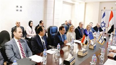 الملا يعقد جلسة مباحثات مشتركة مع مفوضة الطاقة بالاتحاد الأوروبي ووزير الطاقة الإسرائيلي (صور)