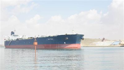 قناة السويس تشهد عبور 93 سفينة بإجمالي حمولات صافية 4.4 مليون طن