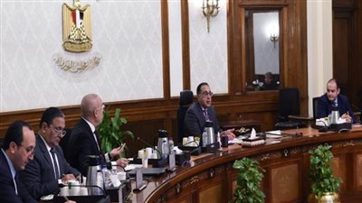 رئيس الوزراء يتابع الموقف التنفيذي لتوفير الأراضي الصناعية (صور)