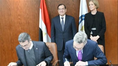 وزير البترول يشهد توقيع اتفاقية بين القابضة للبتروكيماويات وسكاتك النرويجية 