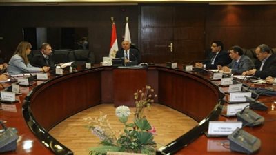 وزير النقل يبحث مع وفد البنك الأوروبي لإعادة الإعمار والتنمية الموقف التنفيذي لعدد من المشروعات المشتركة (صور)