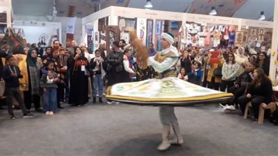 إقبالا جماهيريا على أجنحة وزارة الثقافة المشاركة في معرض ديارنا