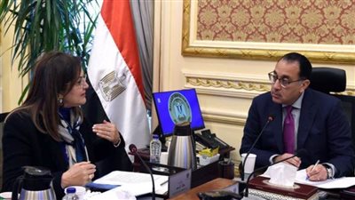 رئيس الوزراء يتابع مع وزيرة التخطيط نتائج الجولة الترويجية للاستثمار (صور)