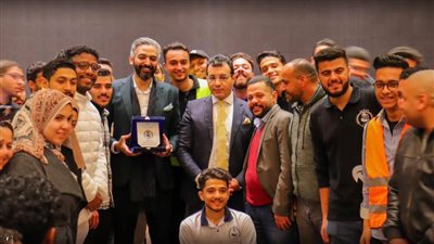 طلاب من أجل مصر ينظمون ندوة عن فنون التسويق بجامعة عين شمس 