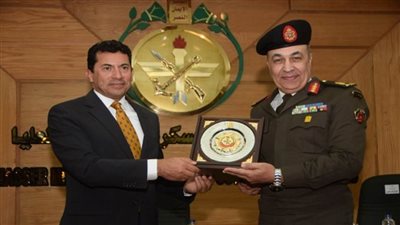 أكاديمية ناصر تستضيف وزير الرياضة (صور)