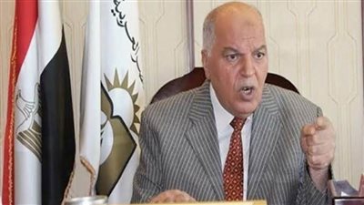 نقيب المعلمين يشكر الرئيس السيسي على تحسين أجور العاملين بالدولة