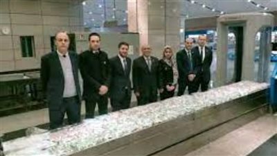 إحباط محاولة تهريب سجائر وكابلات إنترنت وشواحن في مطار القاهرة