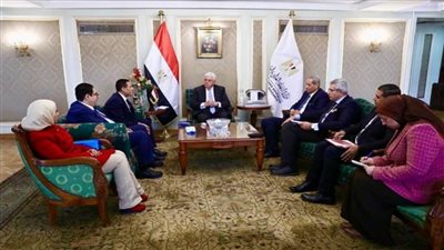 وزير التعليم العالي يتابع دور الجامعات المصرية في المشروع القومي لمحو الأمية (صور)