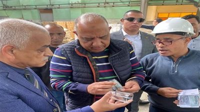 وزير قطاع الأعمال العام يتفقد مصانع شركة النصر للزجاج والبلور  (صور)