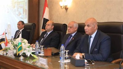 محافظ الجيزة ورئيس جهاز التعمير يتابعان التجهيزات النهائية لبدء التشغيل التجريبي لمحور الفريق كمال عامر غدا