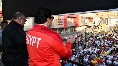 وزير الرياضة ومحافظ القاهرة يطلقان إشارة بدء ماراثون القاهرة في نسخته العاشرة (صور)