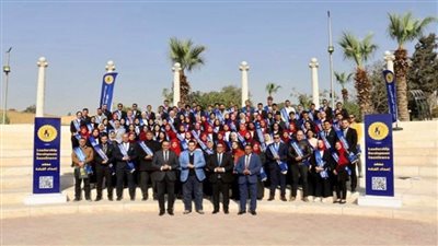 التعليم العالي: معهد إعداد القادة ينظم دورة تدريبية عن المهارات القيادية (صور)