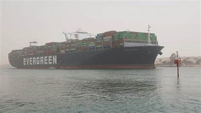 قناة السويس تشهد عبور 107 سفن لأول مرة في تاريخها