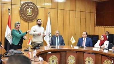 وزير القوى العاملة يشهد 