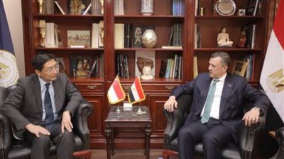 وزير السياحة والآثار وسفير سنغافورة بالقاهرة يبحثان سبل تعزيز التعاون