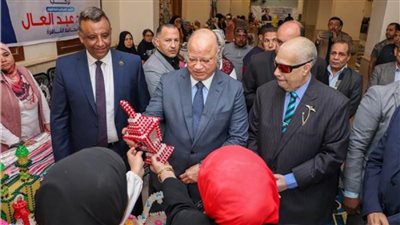 محافظ القاهرة يوزع 3 آلاف شنطة أغذية على الأسر الأولى بالرعاية 