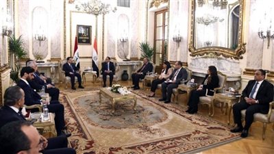 رئيسا الوزراء المصري والعراقي يعقدان جلسة مباحثات موسعة لاستعراض ملفات التعاون (صور)