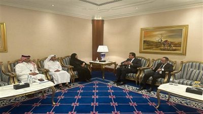 وزير الصحة يلتقي نظيرته القطرية لتبادل الخبرات الناجحة في مبادرات الصحة العامة وإدارة الأزمات والجوائح (صور)