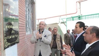 محافظ بني سويف يفتتح خطوطا جديدة بمنطقة كوم أبو راضي الصناعية 