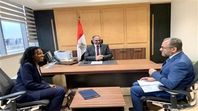 نائب وزير الإسكان وبعثة البنك الدولي يستعرضان التجربة المصرية في تنفيذ آليات التمويل مقابل تحقيق النتائج (صور)