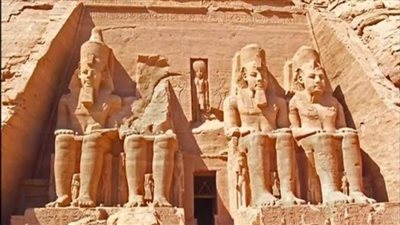 تفاصيل مهمة بشأن رمسيس الثاني.. بعثة أمريكية تكتشف 2000 قطعة أثرية بأبيدوس