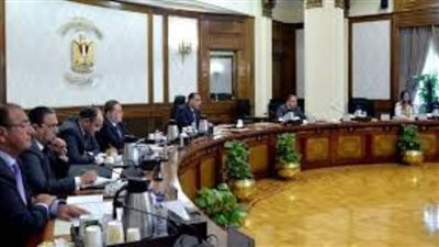 الحكومة : الإفراج عن بضائع من الموانئ بـ 5.3 مليار دولار