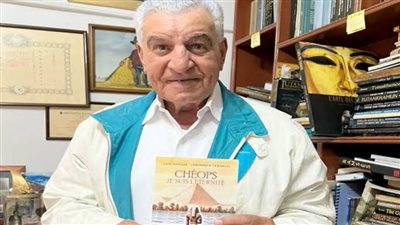 زاهي حواس ينشر أول رواية عن الملك خوفو والغرفة السرية في فرنسا