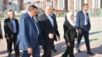 وزير التنمية المحلية ومحافظ القاهرة يتابعان توافر الخدمات لأهالى الأسمرات