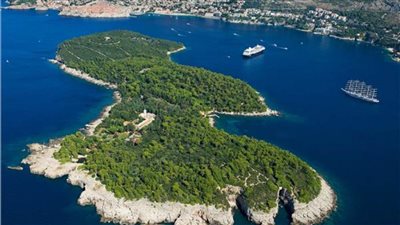 «لوكروم».. جزيرة العجائب في كرواتيا