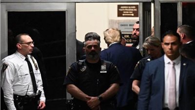 دونالد ترامب يغادر المحكمة بعد توجيه 34 تهمة جنائية إليه 