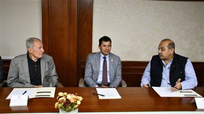 وزير الرياضة ورئيس الاتحاد الدولي لكرة اليد ورئيس اللجنة الأوليمبية المصرية يبحثون طلب استضافة دورة الألعاب اﻹفريقية 2027 ودورة الألعاب الأوليمبية 2036