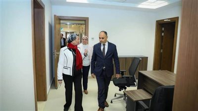 وزيرة البيئة تتابع الإجراءات اللوجيستية المتبعة لتسهيل الانتقال الفعلي للعاملين للعاصمة وإجراءات الإستدامة البيئية لمبنى الوزارة