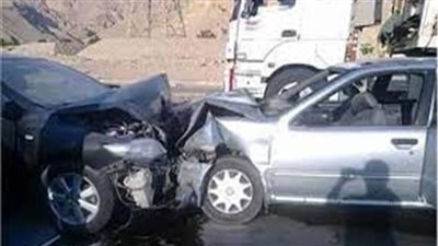 إصابة 5 أشخاص في تصادم سيارتين بأسيوط  
