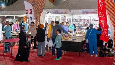 إقبال كبير من الجمهور على معرض فيصل للكتاب بدورته الحادية عشرة