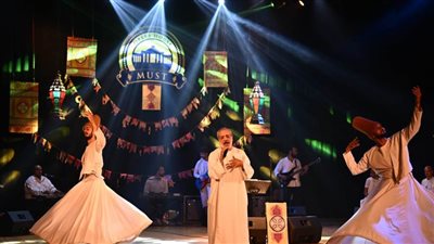 بالصور.. أوبرا جامعة مصر للعلوم والتكنولوجيا تنظم حفلاً رائعا لفرقة 