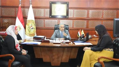 وزير القوى العاملة يلتقي وفدا من هيئة فولبرايت (صور)